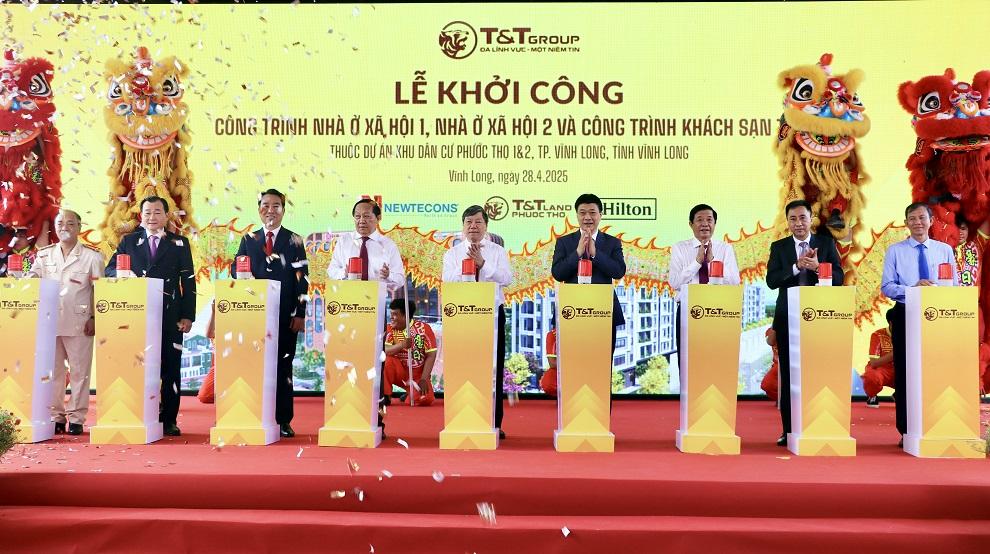 nh 1_Các đại biểu thực hiện nghi lễ khởi công