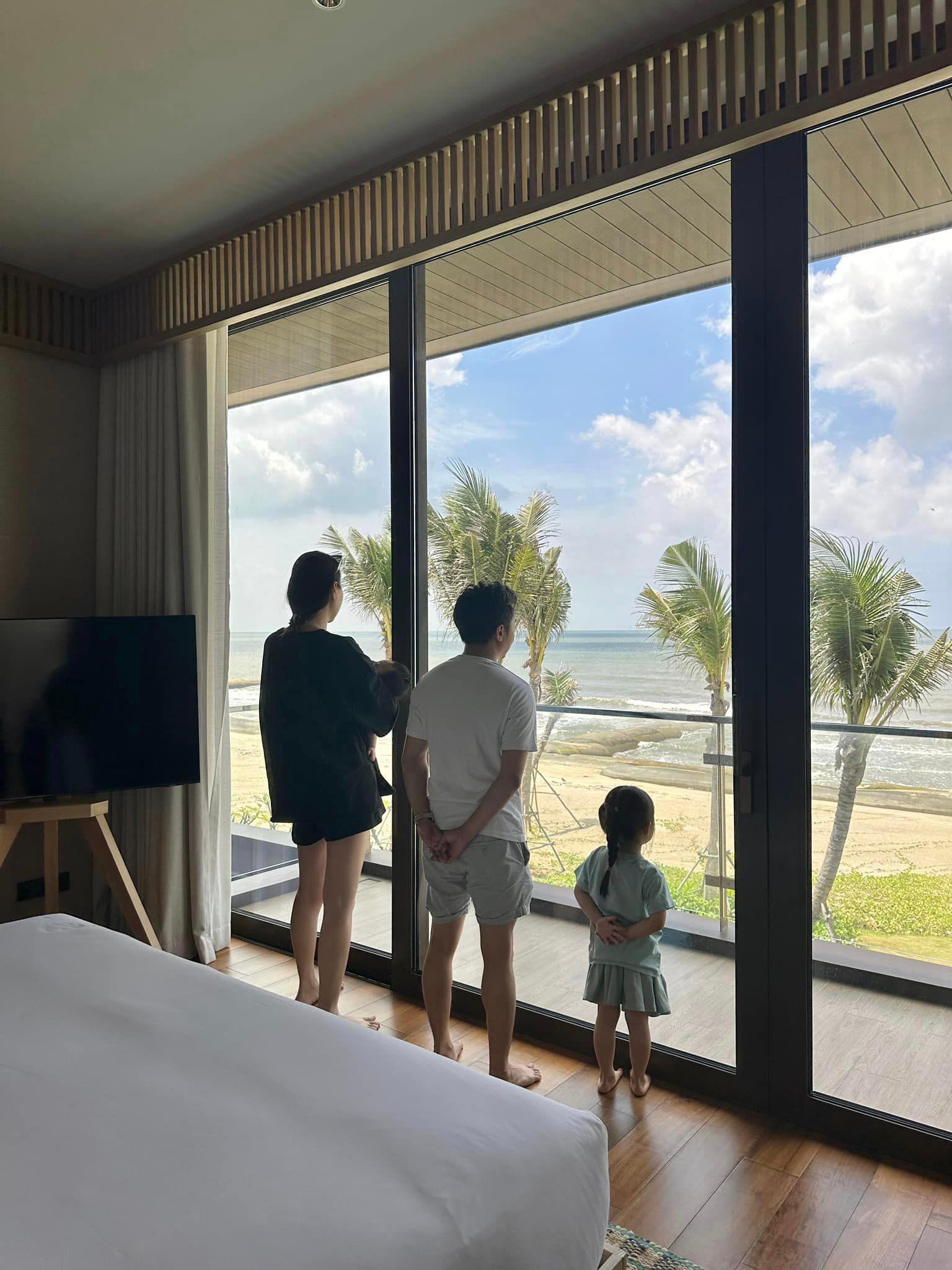 Qua hình ảnh được Cường Đô La chia sẻ, đây là một căn biệt thự có view hướng biển tuyệt đẹp - https://batdongsanbiz.vn/