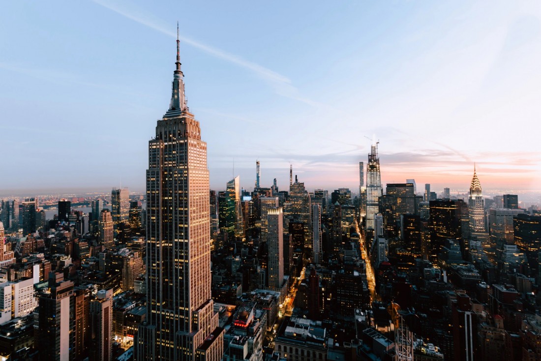 New York là một trong những thành phố có giá nhà đất không chỉ cao nhất nước Mỹ mà còn trên toàn thế giới. Giá chào bán trung bình cho một ngôi nhà ở đây là 995.000 USD (khoảng 23 tỉ đồng).