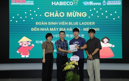 Sinh viên Hàn Quốc hào hứng khám phá môi trường làm việc tại Nhà máy Bia Hà Nội - Mê Linh