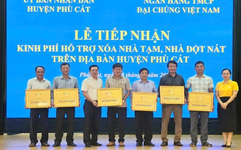 PVcomBank nhận Bằng khen của Chủ tịch UBND tỉnh Bình Định trong phong trào thi đua xóa nhà tạm, nhà dột nát trên địa bàn