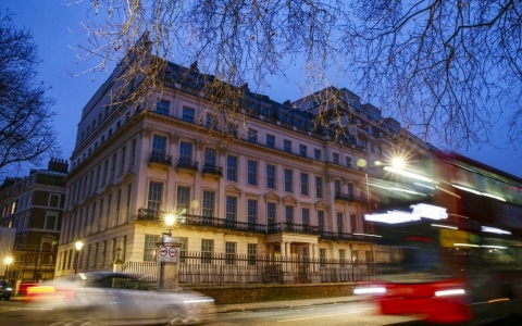 Tỷ phú Hứa Gia Ấn rao bán dinh thự đắt nhất London