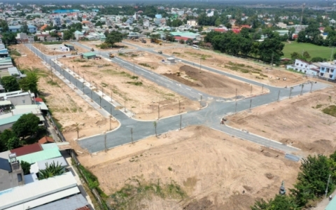 Tin bất động sản ngày 29/12: Hàng chục thửa đất tại Kon Tum bị khách hàng bỏ cọc sau khi trúng đấu giá