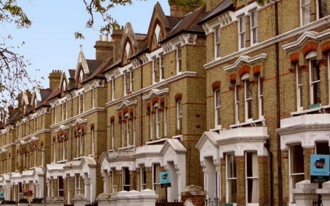 Giá nhà ở Anh giảm tháng thứ tư liên tiếp