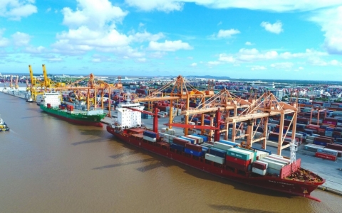 Xây ‘siêu cảng’, nâng tầm cảng biển Việt Nam
