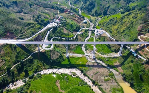 Sắp thông xe cầu cạn cao nhất Việt Nam, “gỡ nút thắt” vượt dốc khó khăn nhất cho khách đi Sapa
