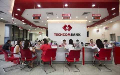 Techcombank: Lãi dự thu và nợ xấu tăng mạnh