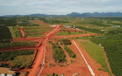 Tin bất động sản nổi bật trong tuần: Lâm Đồng siết tình trạng hiến đất làm đường nhằm mục đích phân lô